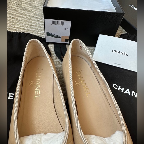 Chanel nude/black cap toe ballerinas 37.5 C - Picture 8 of 15